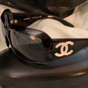 ❤️SOLD ON M❤️. Chanel Sunglasses